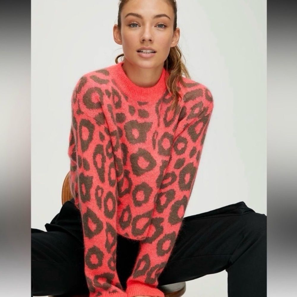 TNA x Aritzia Dayglow Pink/ Soot Animal Print Utica Cropped Sweater Size Small - Picture 2 of 16